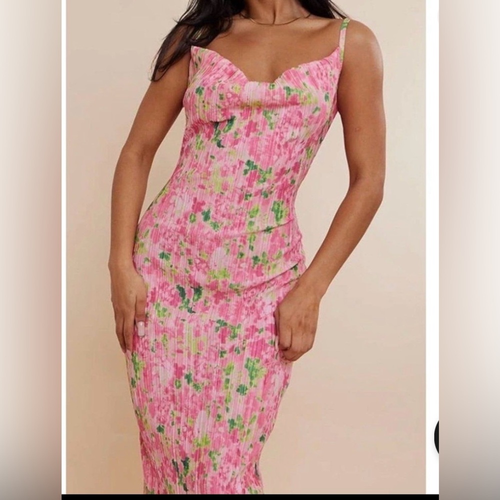 PrettyLittleThing NWT Pink Abstract Floral Printed Plisse Strappy Maxi Size 4 - Picture 2 of 4